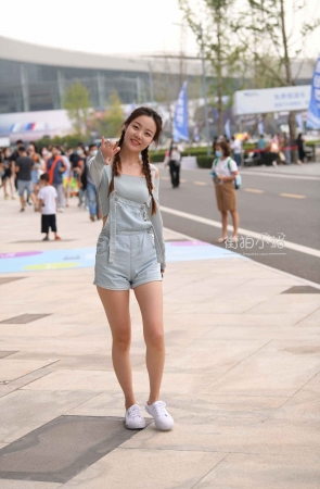 可爱双麻花辫女孩~