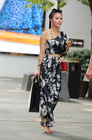 小酒窝，甜美的白富美