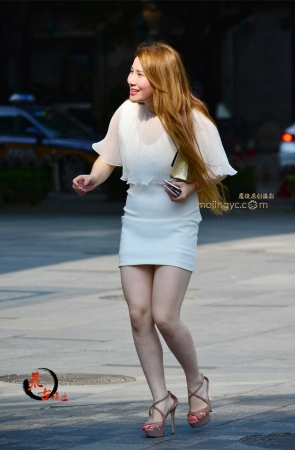 8-15白色紧身包臀裙