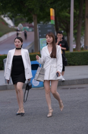 俩闺蜜，来看SHOW~