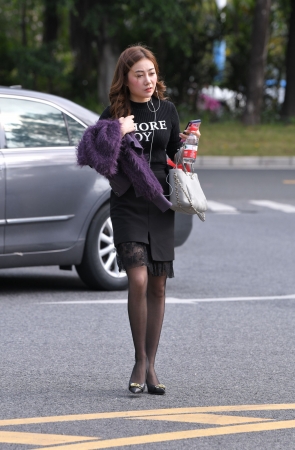 高跟黑丝美女