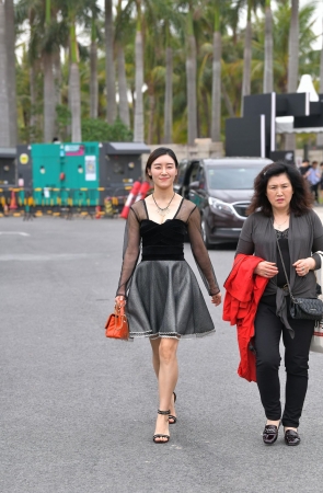 美美哒事业线小姐姐