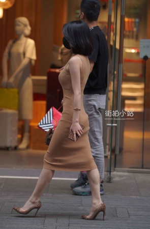 街拍长裙高跟美女