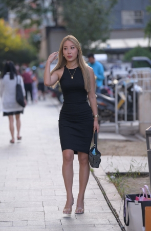 黑色性感包屯裙