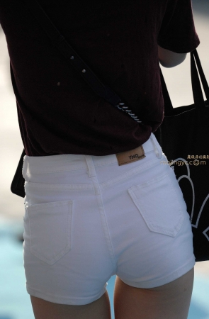 2016-10-11紧身白短裤美眉34张