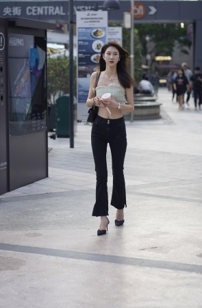 百褶裙妹子