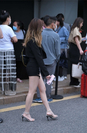 黑色系减龄显白