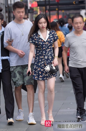 花裙子美女3A3140[748M]