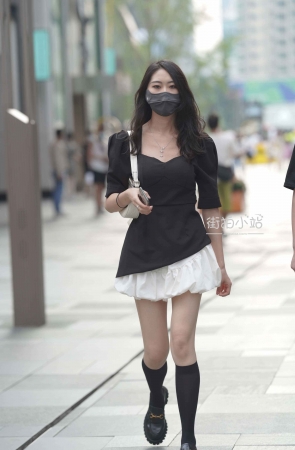 漂亮长筒袜女孩