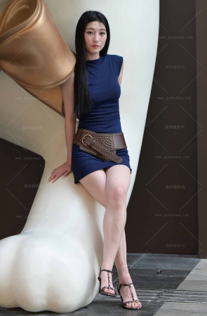 241022-7=90√白皙美腿小姐姐【套图➕视频】 15P