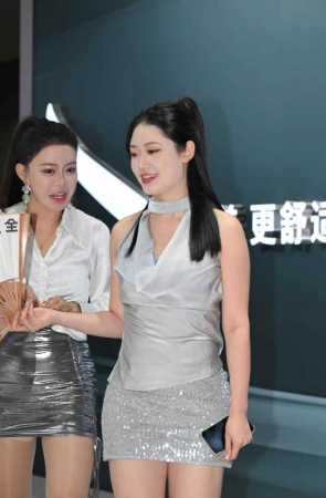 提着高跟鞋魅力模特 [90P-1.56GB]