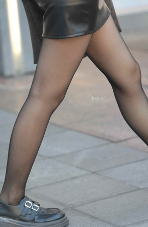 黑丝街拍短裙-14P