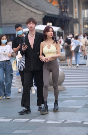 别人家的性感紧身女友~