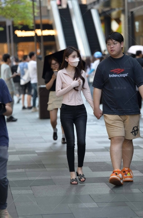 黑色紧牛小妹