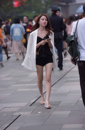 街拍时尚美女姐姐