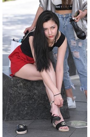 换鞋的美女(23P)