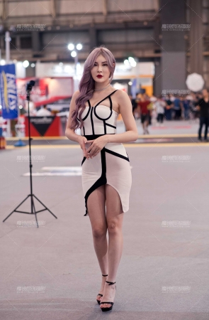 凹凸有致的东莞改装车美女