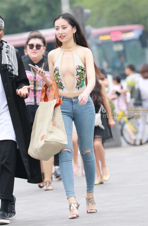 紧牛美女
