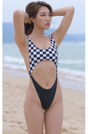 （视频）漂亮的连体比基尼美女 [9.48G/MP4]