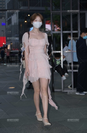 单眼皮美腿小姐姐