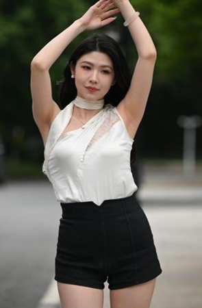 漂亮的黑热裤美女(114P)