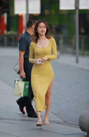 黄色紧身包臀裙凉高美脚