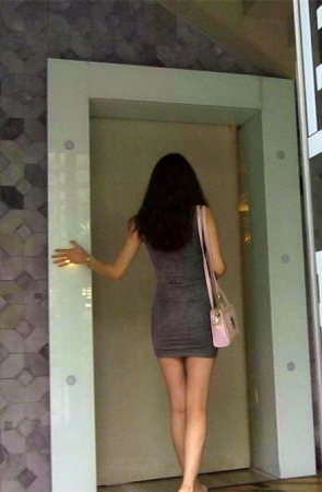 街拍极品细腰身材,完美臀型美女
