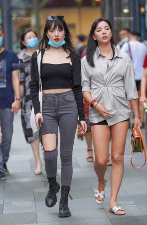 紧牛美眉