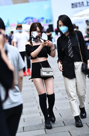 爱自拍的黑靴小姐姐