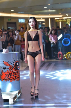 高挑长腿舞台模特