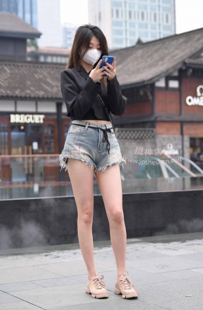 22618-21+140热裤女孩，好美的腿～【套图➕视频】 15P