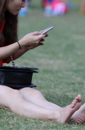 No1043 没有花俏的动作，就是两腿伸直让人把这双妖艳美足看个够 第1套