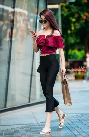 精致美女 彰显好身材