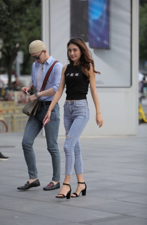 窈窕小蛮腰牛仔小姐姐