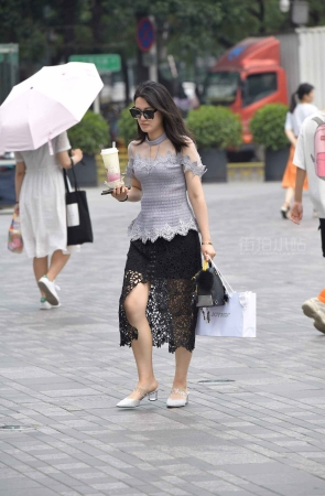 气质墨镜美女