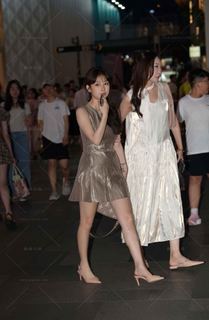 靓丽美腿小姐姐