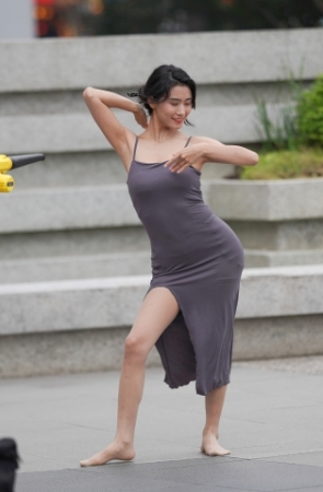 翩翩起舞 衣袂飘飘 步步生莲 ​​​