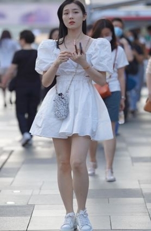 白色连衣裙小姐姐【套图+视频】