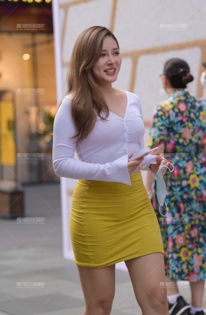 迷人的小酒窝，迷人的身材