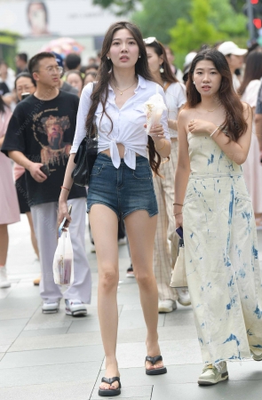 23720-2=117/纯天然美腿女生【套图➕视频】 16P