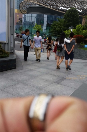 白皙裸背 背影女神