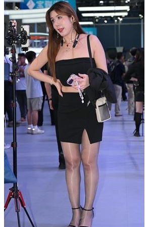 直播的丰满美女(70P)