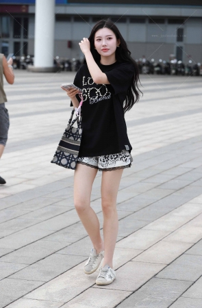 时尚豹纹蕾丝裙大长腿 11P