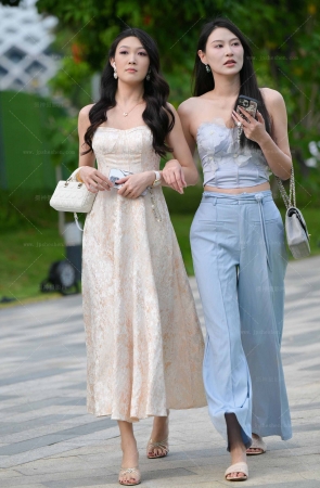 241021-42=97√苗条淑女，美足闺蜜 13P