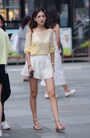 白裙小姐姐