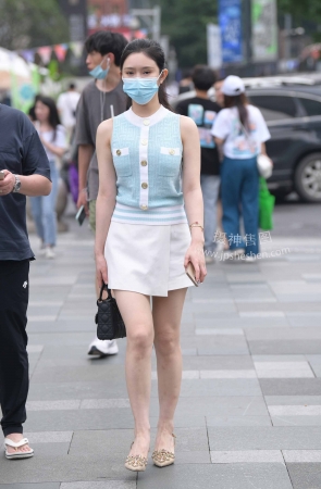 2265-10+86白皙少妇 18P