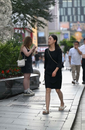 穿超薄肉丝的轻熟美少f [19P]