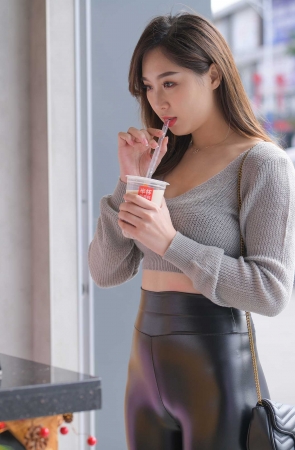 皮裤美女
