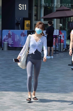 健美裤小妹