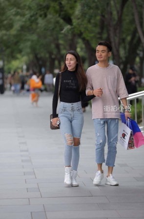 小眼睛哥哥的紧牛女友